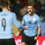 Giorgian De Arrascaeta se lleva las manos a la pierna tras sufrir lesión muscular en entrenamiento previo al Mundial 2026