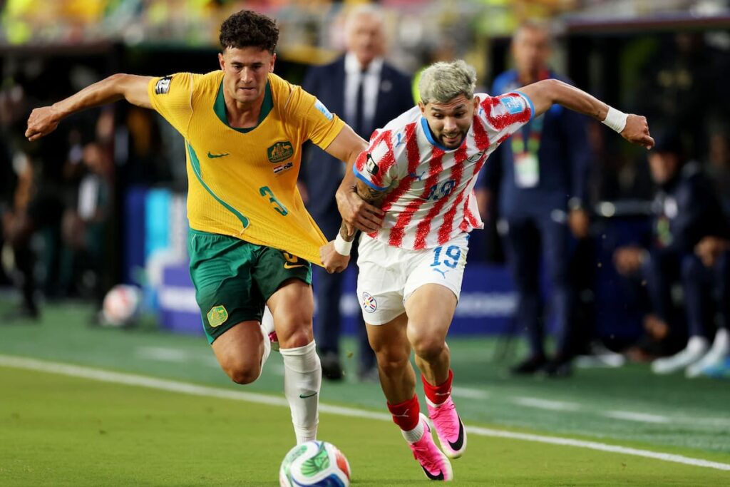 Paraguay y Australia en empate 0-0 en Mundial 2026 con Alfaro ajustando táctica y Almirón expulsado