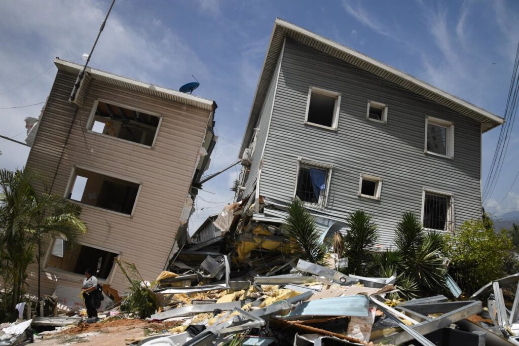 Devastación en Venezuela tras terremotos de magnitud 7 con 920 muertos y edificios derrumbados