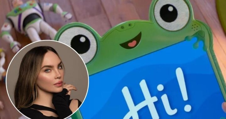 Belinda posando con Lilypad, su personaje de *Toy Story 5*: tablet con forma de sapito y diseño futurista