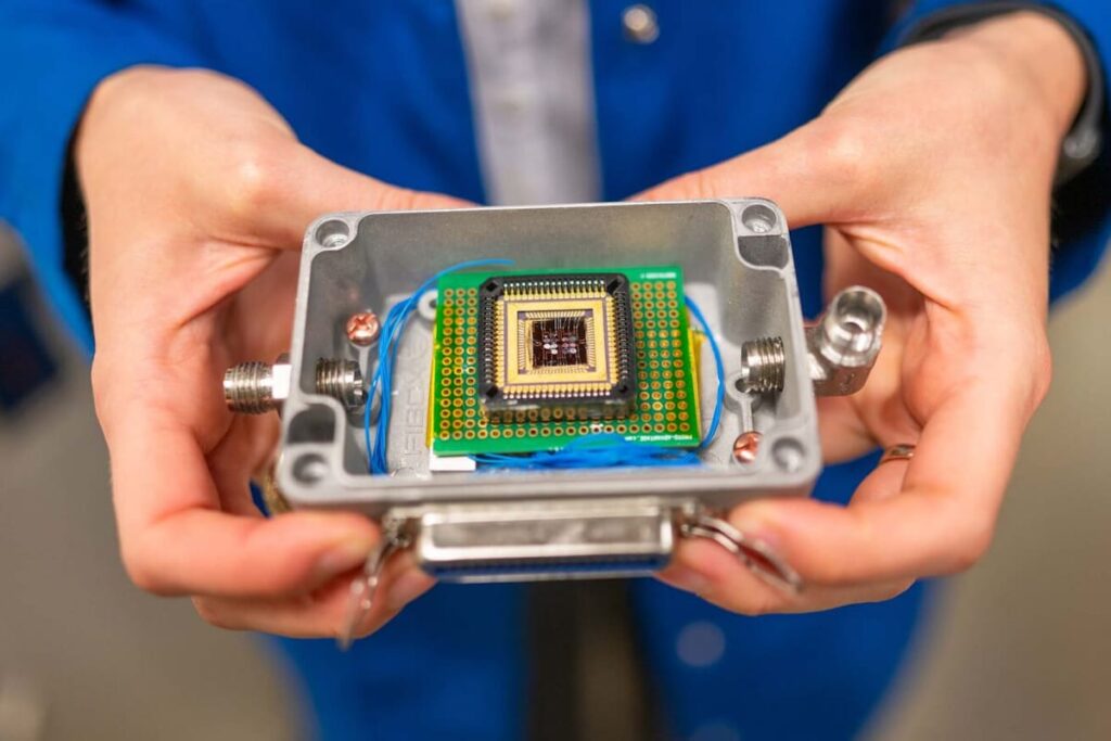 Nariz electrónica con chip de 16 sensores y nanotubos de carbono detectando alérgenos y alimentos en descomposición