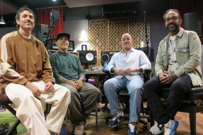 Cultura Profética en estudio grabando 'En bucle', álbum que fusiona reggae, afrobeat y soul con enfoque íntimo