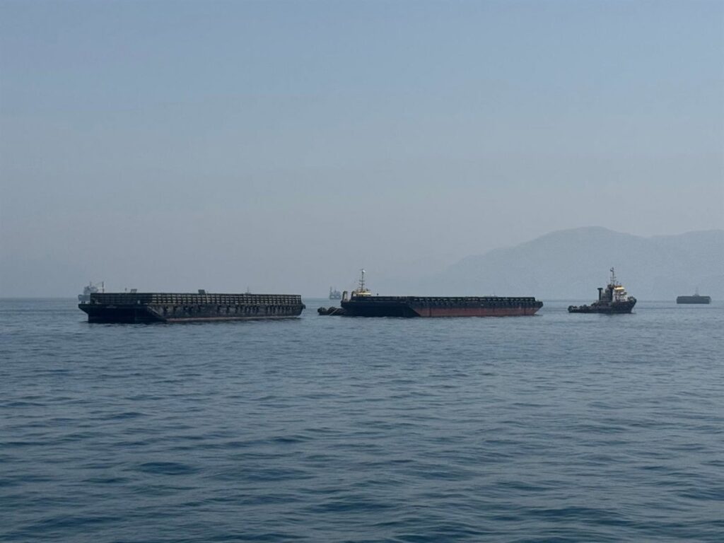 Barcos en el estrecho de Ormuz tras el levantamiento del bloqueo de EEUU a puertos iraníes