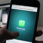Pantalla de WhatsApp mostrando alerta de 10 segundos antes de chatear con un número desconocido