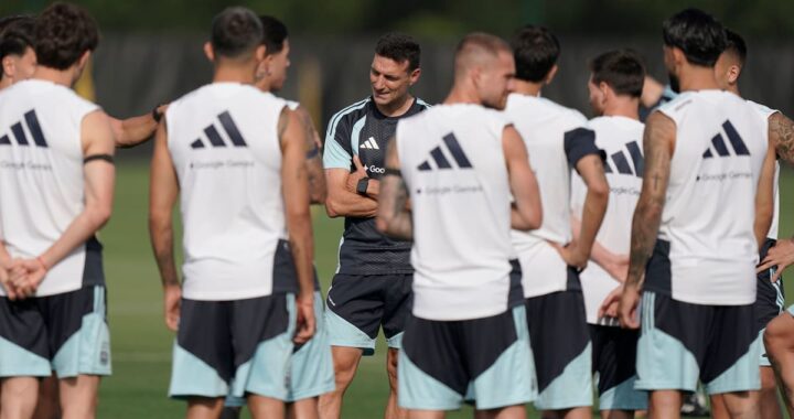 Lionel Scaloni dirige entrenamiento de Argentina con Messi y jugadores concentrados antes del partido contra Argelia
