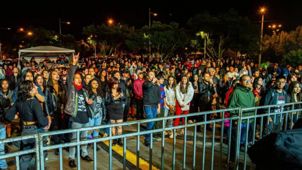 Multitud disfrutando de la Fiesta de la Música 2026 en Cuenca con 60 artistas en 23 escenarios