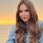 Erika Vélez sonríe tras retirarse implantes mamarios por diagnóstico de síndrome ASIA