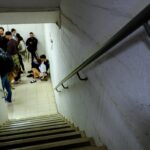 Sistemas de defensa israelíes interceptan misiles iraníes en el cielo nocturno tras ataque directo sin precedentes