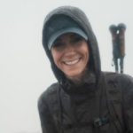 Kate Middleton sonriendo en la cima del Snowdon tras completar los Tres Picos en 24 horas por el cáncer