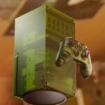 Consola Xbox Series X25 Limited Edition en verde translúcido con logo del 25 aniversario y mando retro inspirado en el 'Duke' de 2001