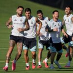 Messi, De Paul, Otamendi y Paredes en entrenamiento de Argentina mostrando liderazgo y unidad