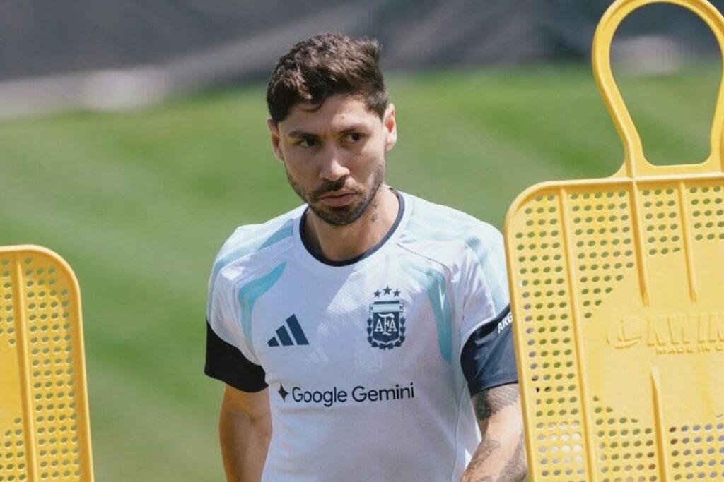 Gonzalo Montiel con expresión de dolor en entrenamiento, sobrecarga en cuádriceps derecho, fuera vs Austria