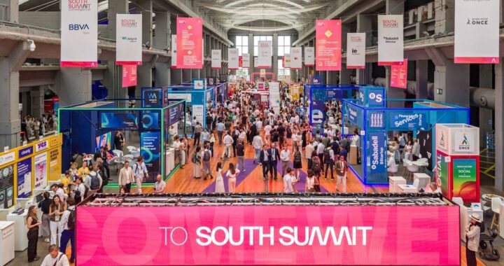 Fundadores de CryptoMate y Wise CX recibiendo reconocimiento en South Summit Madrid 2026 con el Rey Felipe VI