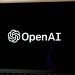 Representación digital de GPT-5.6 con logo de OpenAI y bandera de EE.UU. simbolizando control gubernamental