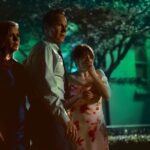 Javier Bardem con mirada penetrante caracterizado como Max Cady en escena oscura de 'Cape Fear' para Apple TV+