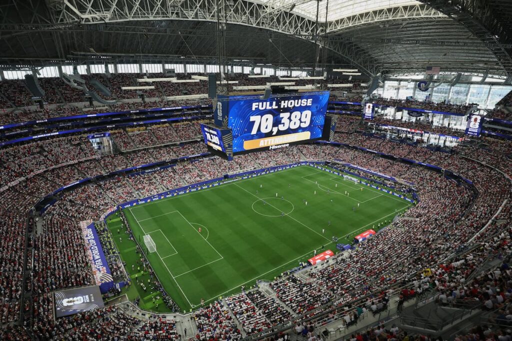 Multitud en estadio del Mundial 2026 con aforo completo y ambiente festivo