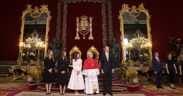 Reina Letizia en blanco y princesas Leonor y Sofía de negro ante el papa León XIV en el Palacio Real, 6 de junio de 2026