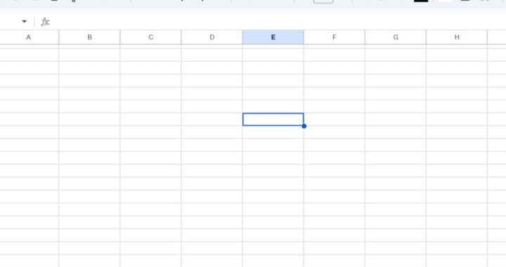 Interfaz de Google Sheets mostrando colaboración en tiempo real con múltiples usuarios editando una hoja de cálculo