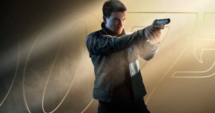 Captura de 007 First Light mostrando al joven James Bond en misión en Islandia con explosiones al fondo y el logo del MI6