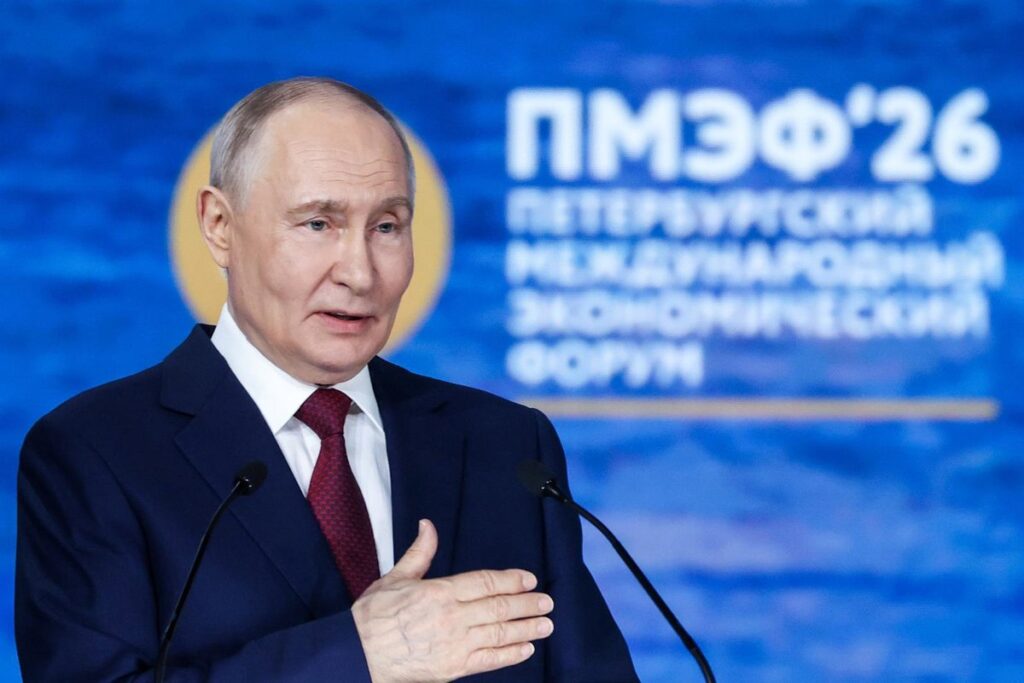 Vladimir Putin en rueda de prensa con gesto serio tras anunciar rechazo a diálogo con Zelenski y apoyo total a tropas rusas