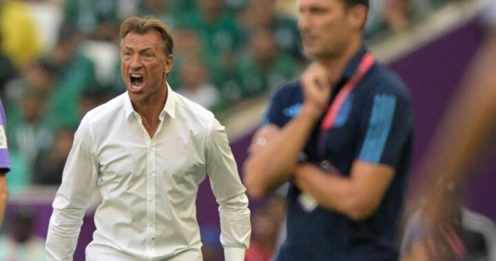 Hervé Renard sonríe con uniforme de Túnez tras ser anunciado como nuevo DT tras goleada 1-5 ante Suecia