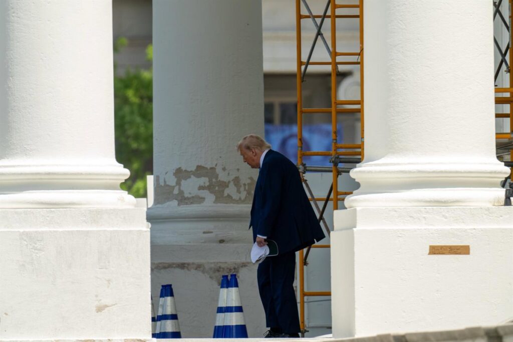 Donald Trump en cumbre de Suiza advirtiendo a Irán sobre el bloqueo del estrecho de Ormuz y exigiendo 20% del crudo