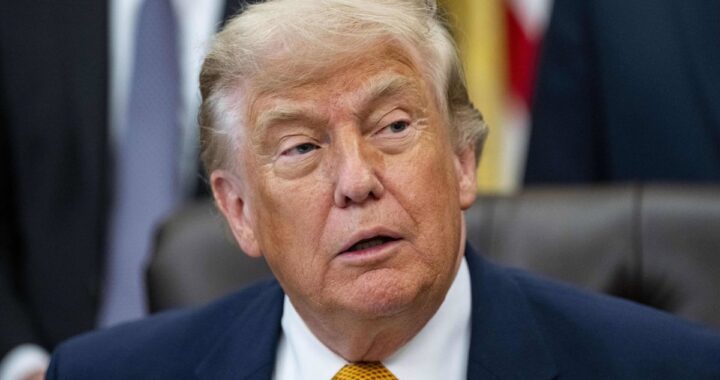 Donald Trump en redes sociales anunciando ultimátum a Irán por peajes en el estrecho de Ormuz