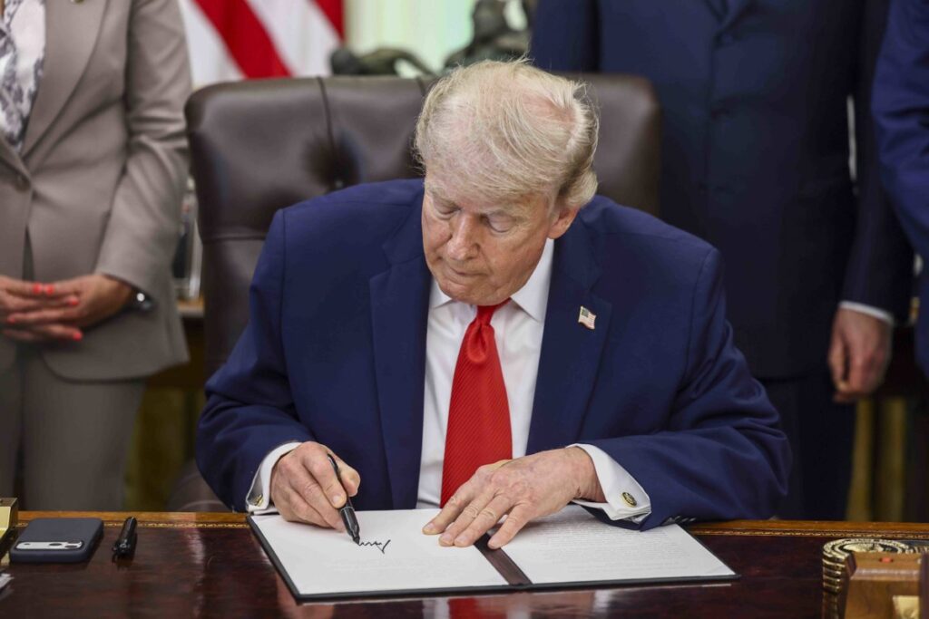 Donald Trump anuncia la firma del acuerdo con Irán para reabrir el estrecho de Ormuz