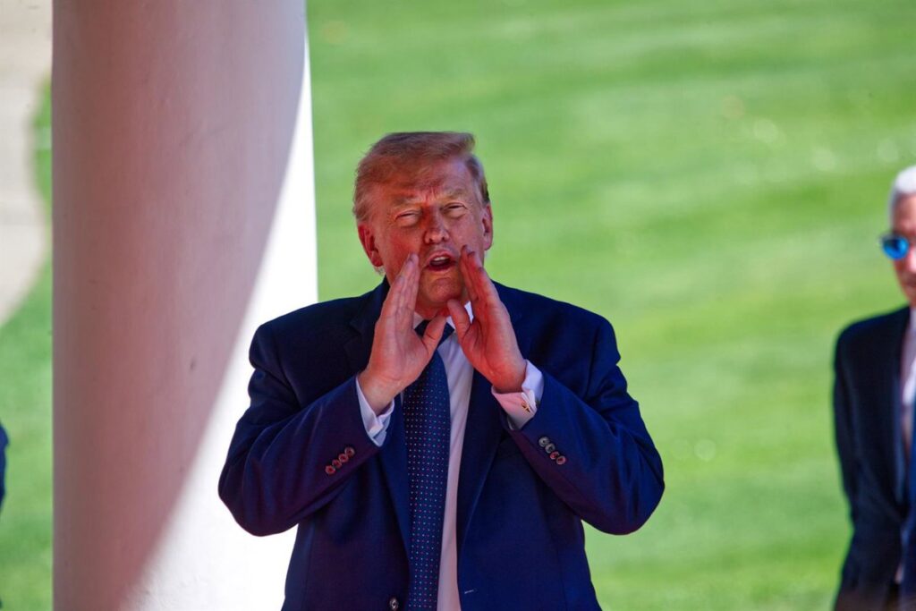 Donald Trump y líder iraní firman acuerdo nuclear histórico que prohíbe armas nucleares
