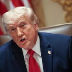 Donald Trump firma documento del preacuerdo con Irán durante cumbre en Francia