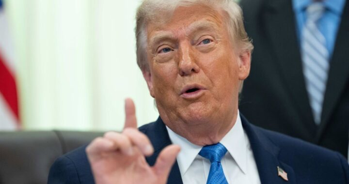 Donald Trump en reunión de emergencia tras suspender ataques a Irán y aprobar puntos finales del acuerdo