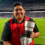Lente profesional de $6000 firmado por Dibu Martínez con carita feliz y autógrafo único