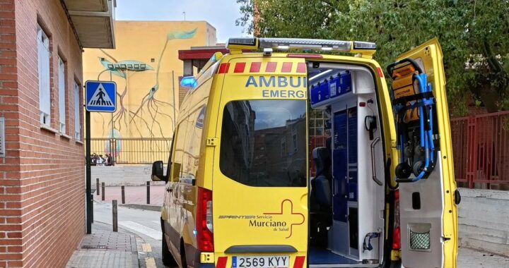 Escena del atropello en Cartagena: coche contra grupo de jóvenes en fiesta en el Barrio de Peral