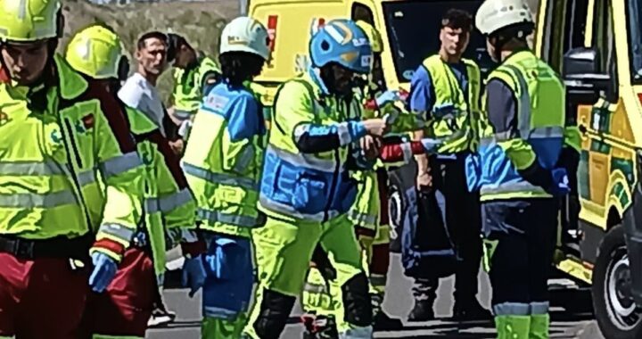 Bomberos de Madrid rescatan a mujer atrapada bajo coche tras choque múltiple en M-50 km 15