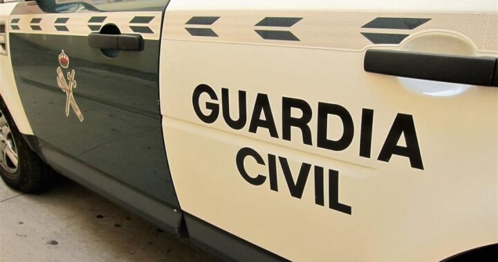 Agentes de la Guardia Civil incautan 5 barcos y desmantelan plantaciones de marihuana en Cádiz durante operativo relámpago
