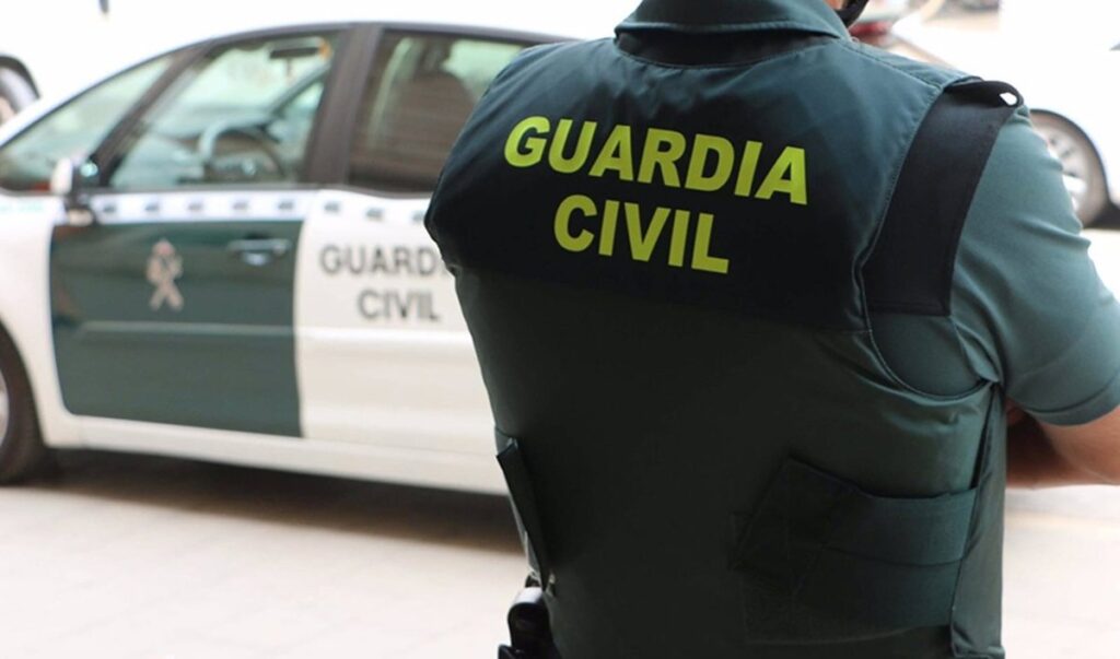 Escena del tiroteo en Carmona con presencia policial tras herido grave por disparos