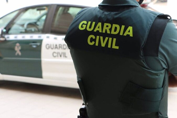 Escena del tiroteo en Carmona con presencia policial tras herido grave por disparos