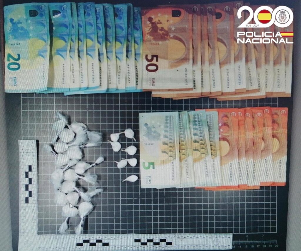 Agentes de la Policía Nacional incautan drogas y dinero en operativo contra narcomenudeo en Manacor