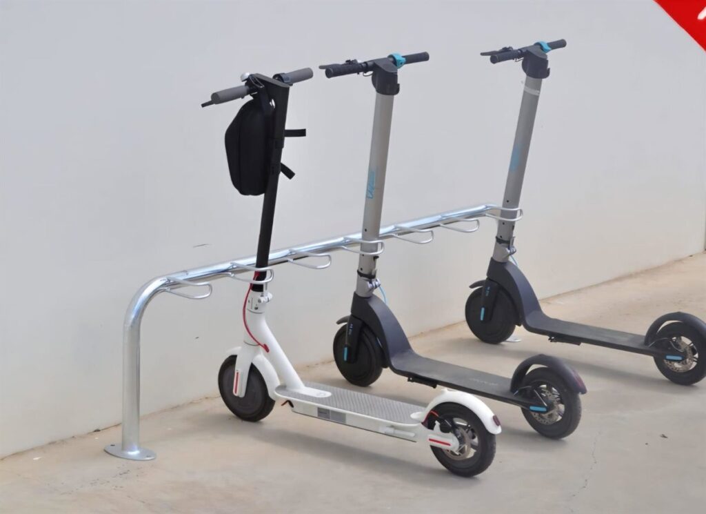 Policía Local de Santander retira patinete eléctrico por exceder 25 km/h y circular sin carné