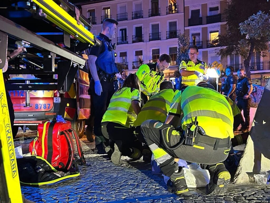 Escena de agresión con arma blanca en plaza Arturo Barea Lavapiés herido grave