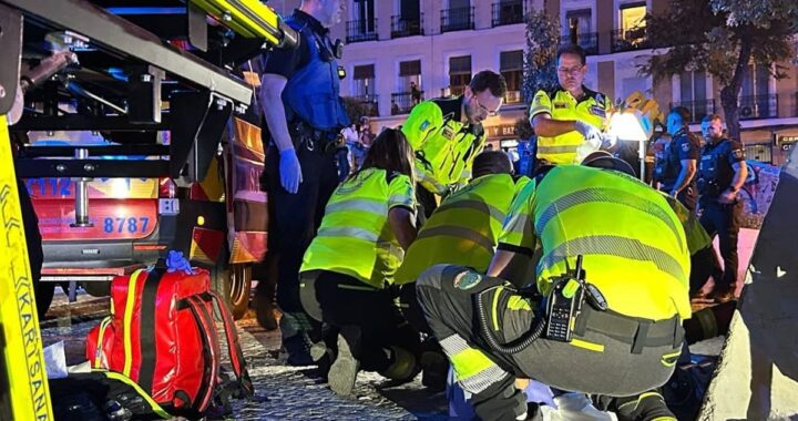 Escena de agresión con arma blanca en plaza Arturo Barea Lavapiés herido grave