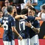 Lautaro Martínez celebra su gol de penal mientras Giuliano Simeone anota el 2-0 con taco en Argentina vs Honduras