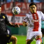 Damián Martínez celebra su golazo de 20 metros que eliminó a Huracán en la Copa Argentina