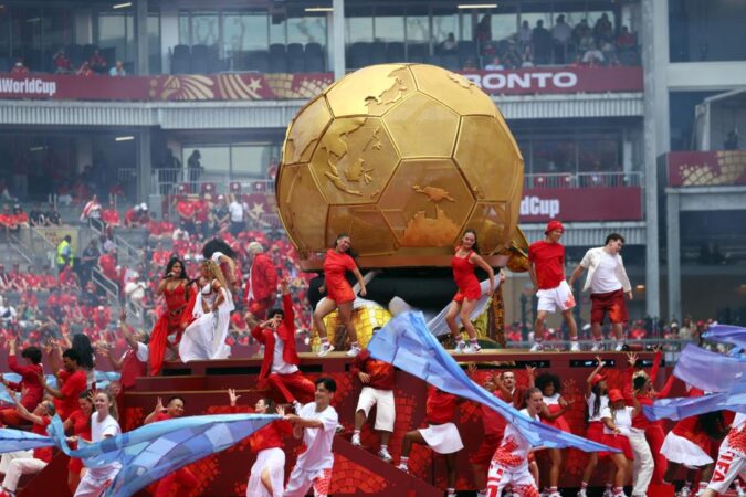 Ceremonia inaugural del Mundial 2026 en Canadá con artistas locales e internacionales celebrando la diversidad cultural
