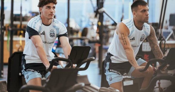Julián Álvarez y Lautaro Martínez en entrenamiento de Argentina previo al Mundial