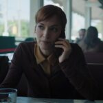 Sam Worthington y Britt Lower en escena de 'Te encontraré' la serie de Harlan Coben que supera 58 millones de vistas en Netflix