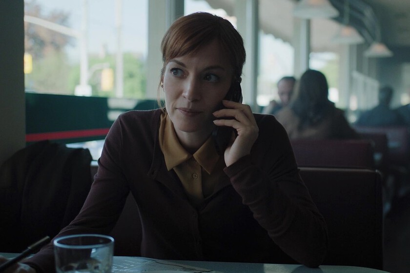Sam Worthington y Britt Lower en escena de 'Te encontraré' la serie de Harlan Coben que supera 58 millones de vistas en Netflix