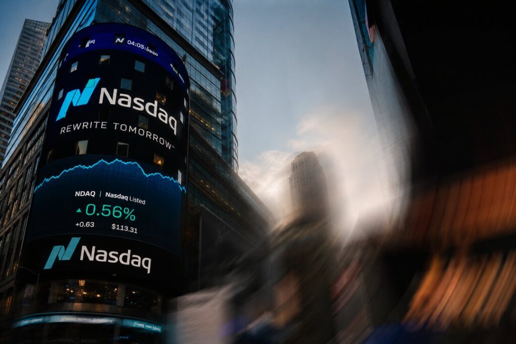 El Nasdaq retrocede un 0,55% por el temor a una escalada regional