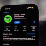 Gráfico de Spotify mostrando 500.000 reproducciones falsas vinculadas a apuestas musicales en Kalshi y Polymarket