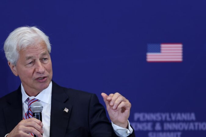 CEO de JPMorgan advierte que el acceso al modelo de IA Mythos representa un “problema real”